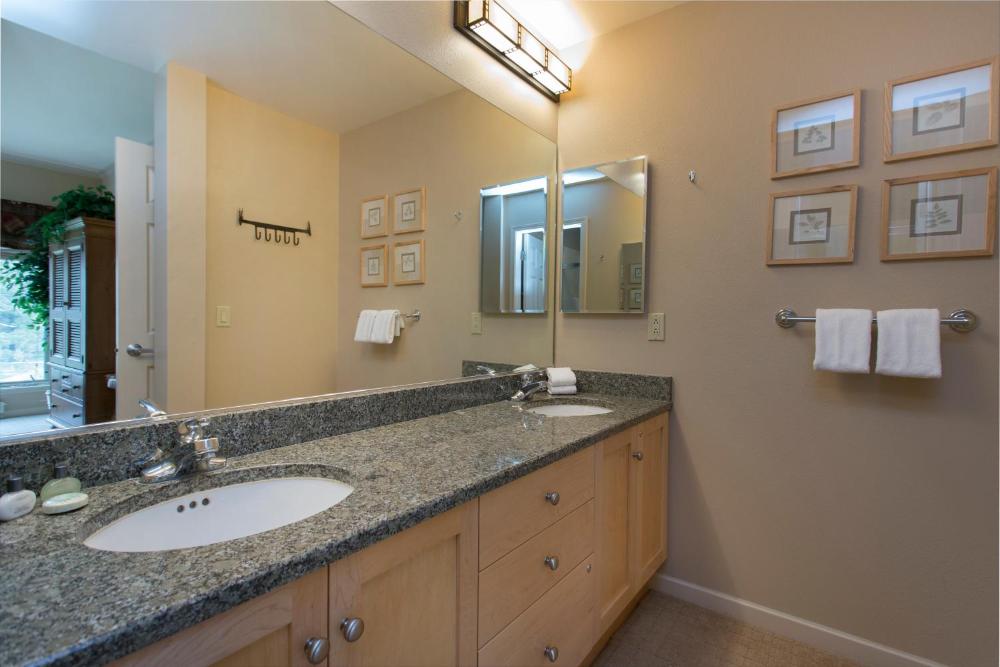 Deluxe Two-Bedroom Townhouse interior